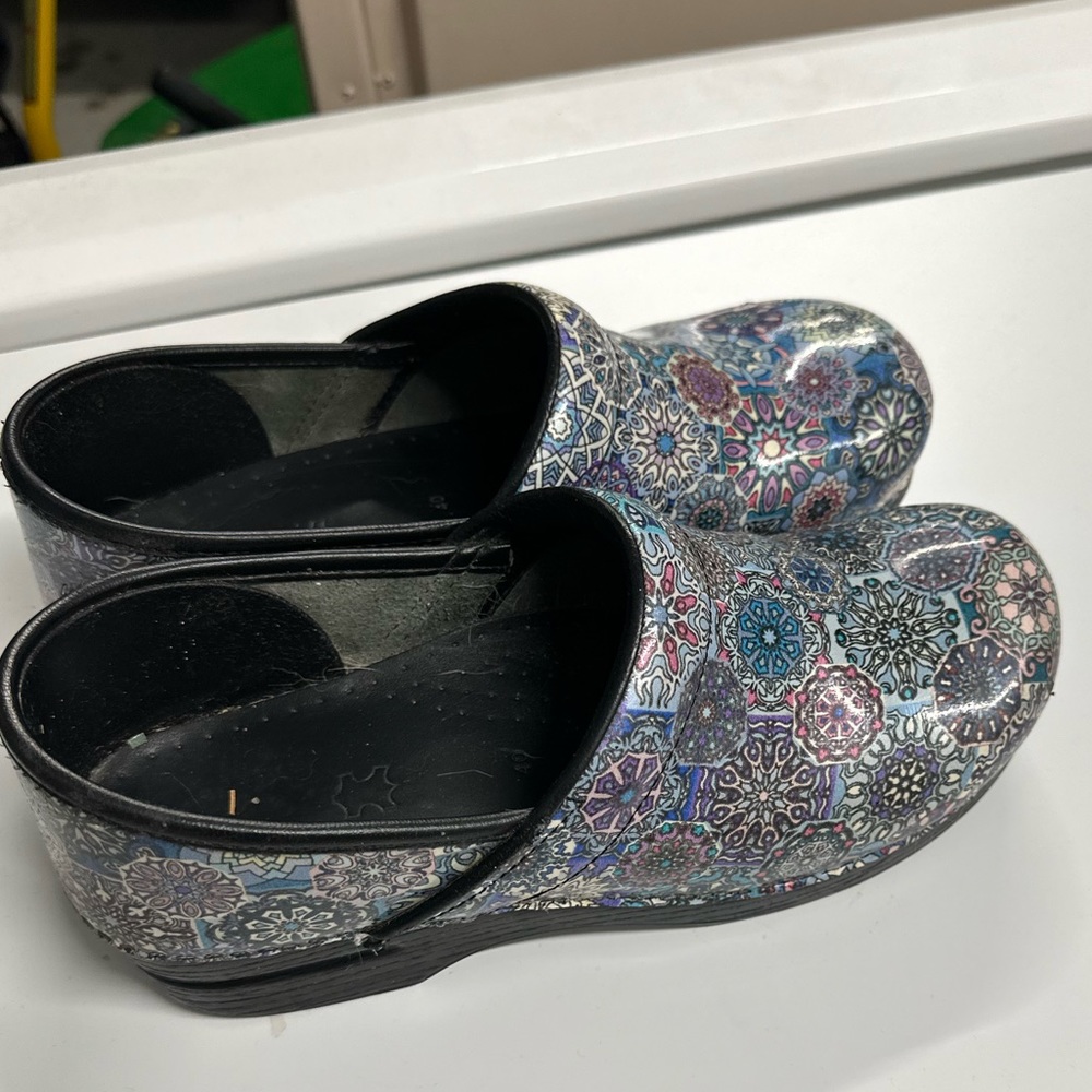 Dansko Professional Clogs Size 39 - image 1